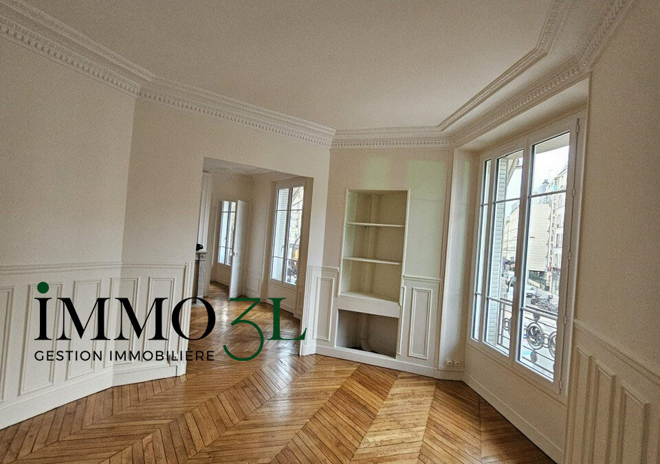 Location Bureaux, Paris Gare de Lyon, Immeuble de Standing, 3 pièces avec ascenseur, 1900 € CC par mois.