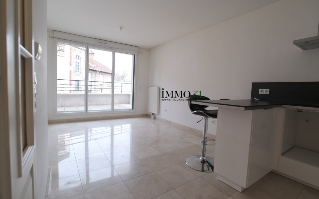 A LOUER – A deux pas de la gare du Raincy, beau 2 pièces de 45m2 avec grand balcon – 987.56 € CC